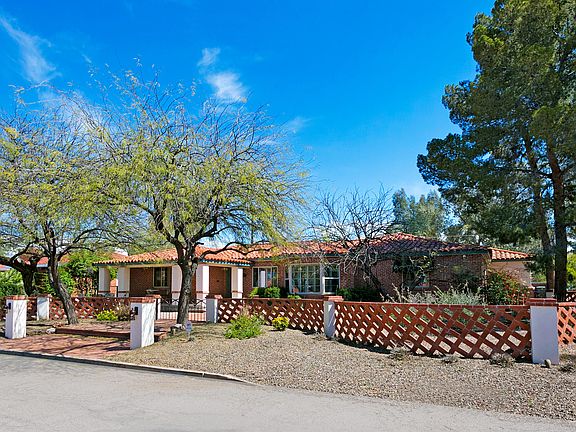 2nd image of 204 N Sawtelle Ave