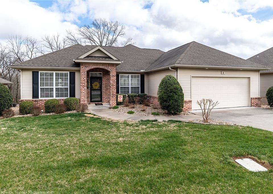 1st image of 8 Parkridge Dr