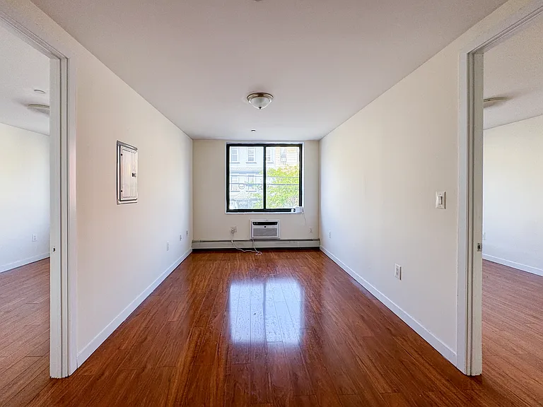 924 Metropolitan Ave #202 — Photo 9