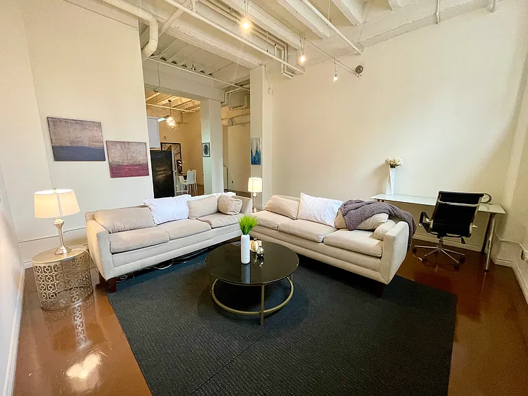 312 W 5th St #201 — Photo 5