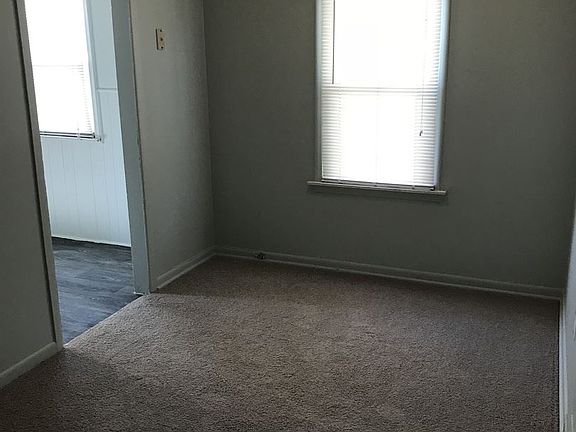 4th image of 28645 Dawson St