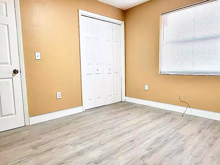 2408 Linhart Ave — Photo 10