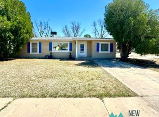 912 Sandia St, Carlsbad, NM 88220