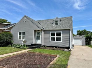1606 W 7th St, Hastings, NE 68901