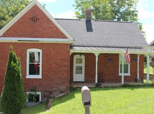 245 3rd St NW, Pulaski, VA 24301