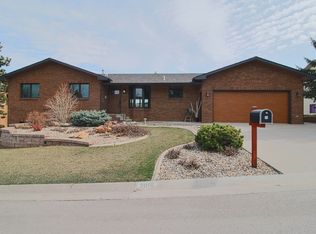 3812 Meadowbrook Dr, Rapid City, SD 57702