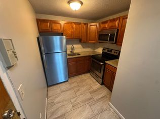 1263 Chapel St #2C, New Haven, CT 06511