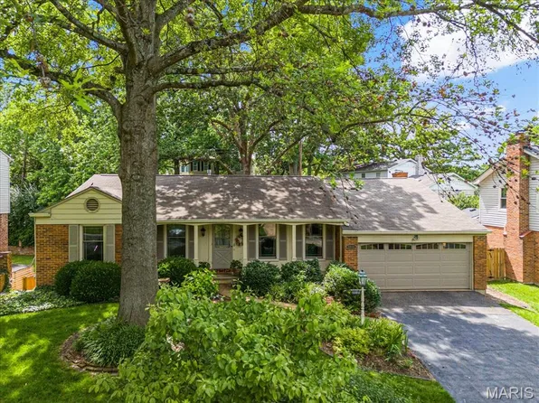 1161 N Berry Rd, Saint Louis, MO 63122