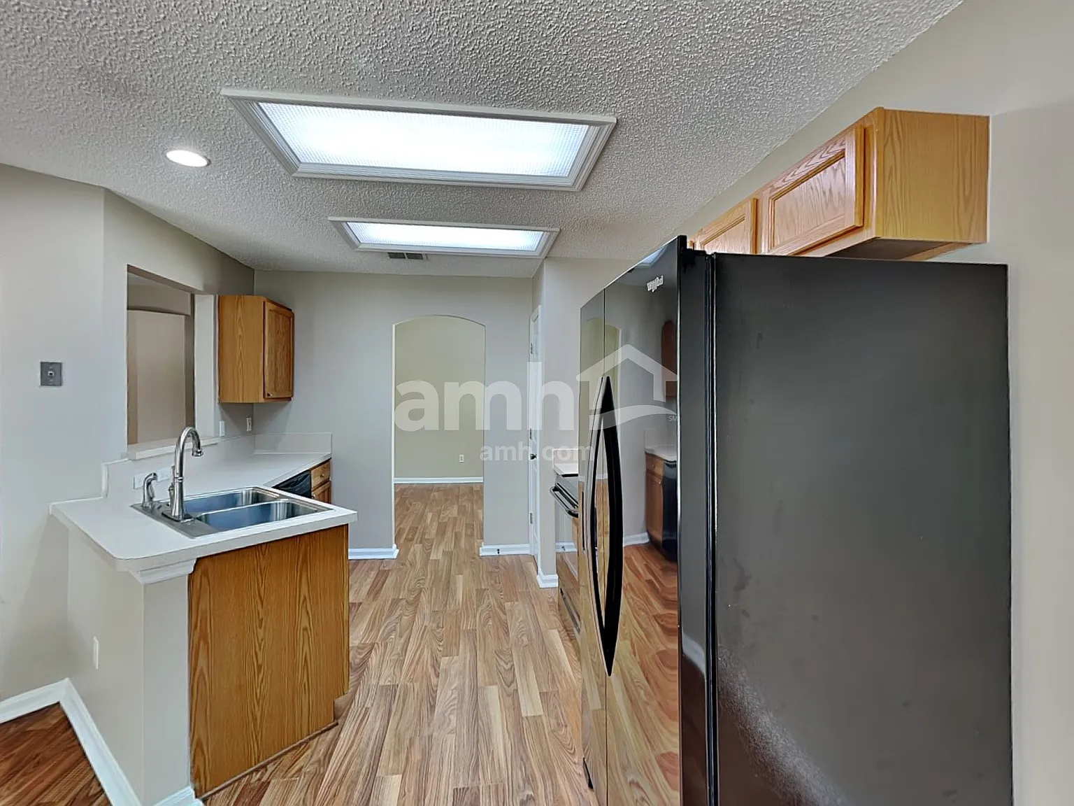 3 bed, 2.0 bath, 1644 sqft, $2,360 — Photo 4