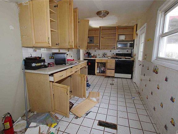 3rd image of 1016 Mirabelle Ave