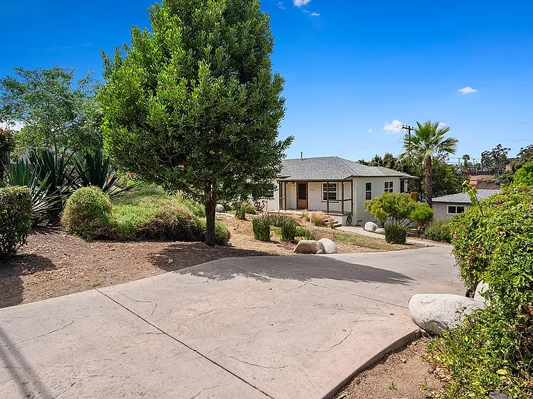 7170 Hybeth Dr — Photo 29