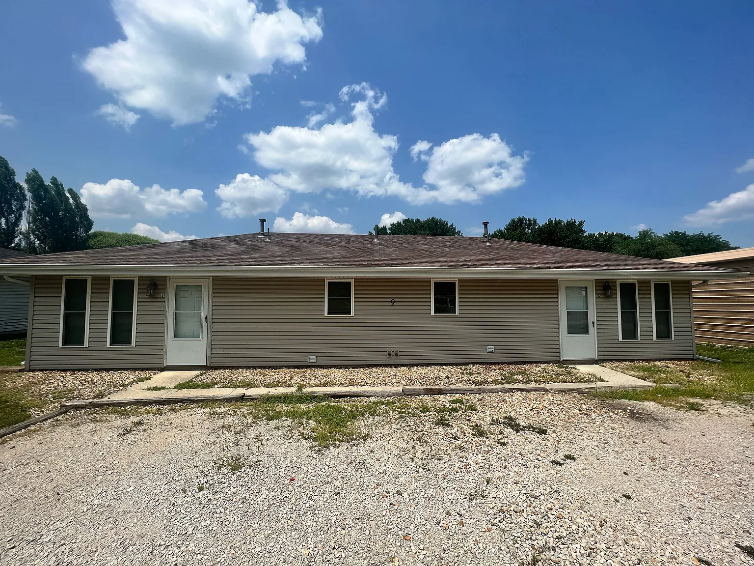 2 bed, 1.0 bath, $825 — Photo 1
