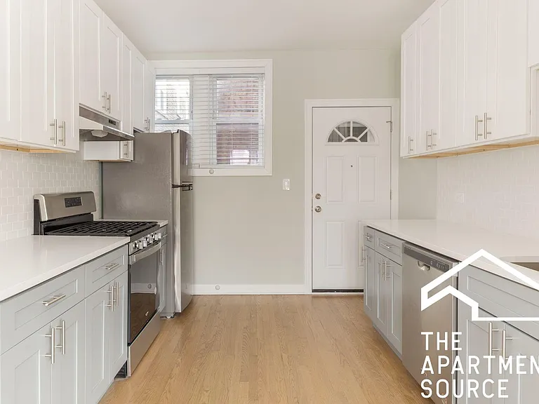 4841 N Wolcott Ave #3 — Photo 2