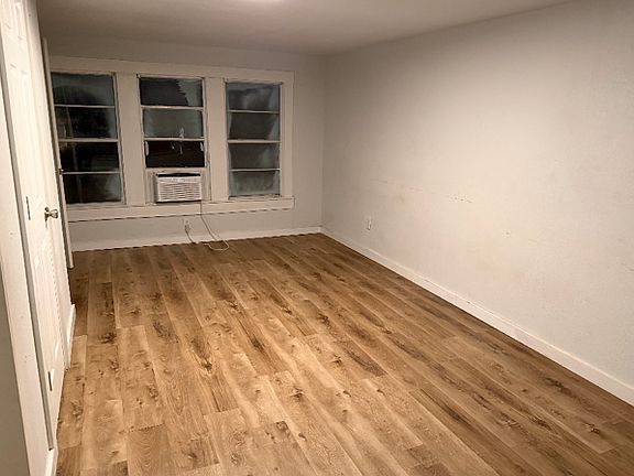 4th image of 620 Poplar St