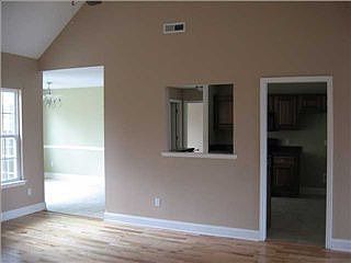 4th image of 102 Big Creek Ln