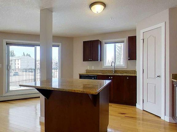 5th image of 4502 52nd Ave #201