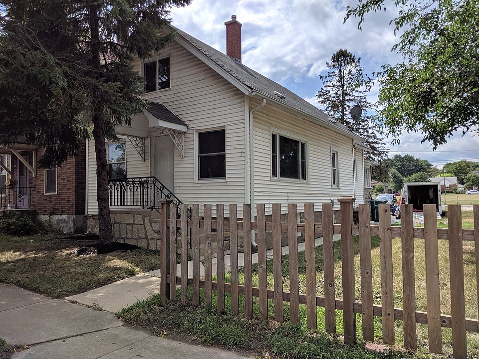 1st image of 827 N Broadway St