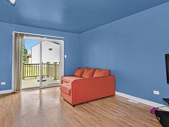 5th image of 16418 Oxford Dr #2