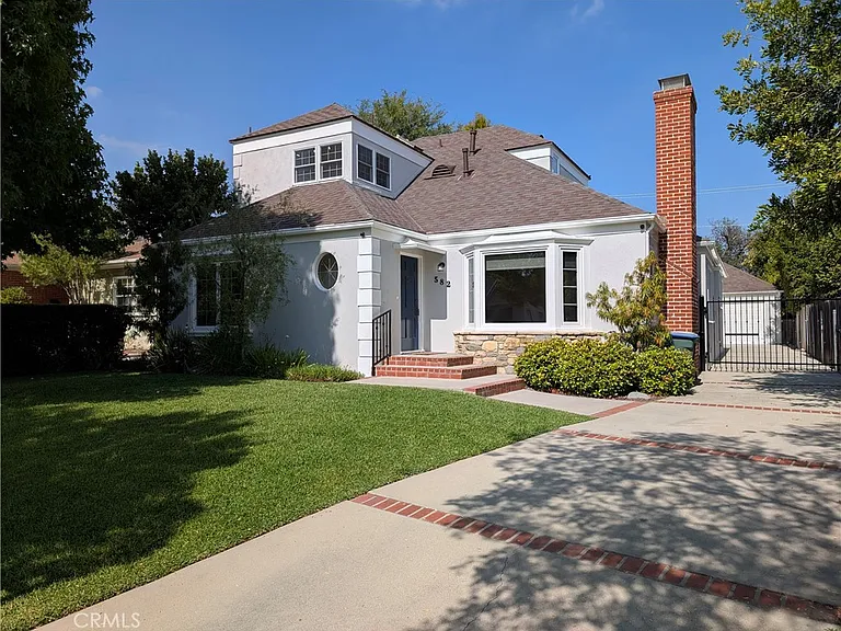 582 N Sunnyslope Ave — Photo 1
