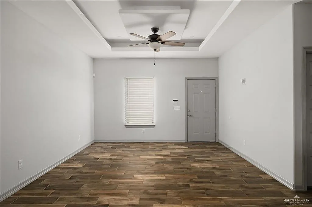 Building Photo - 5800 Nightingale Ave #4