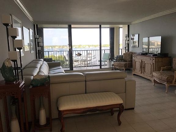 5th image of 134 Lakeshore Dr APT 714