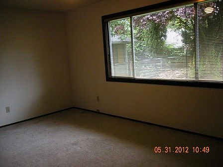 3rd image of 9504 NE Ferngrove St