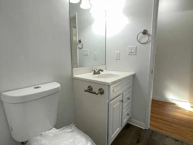 271 Parke St — Photo 16