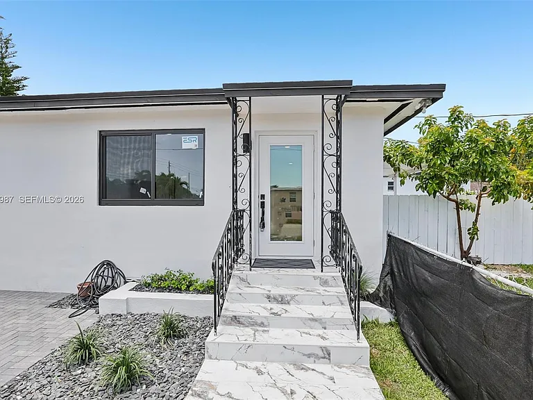 6595 SW 31st St — Photo 5