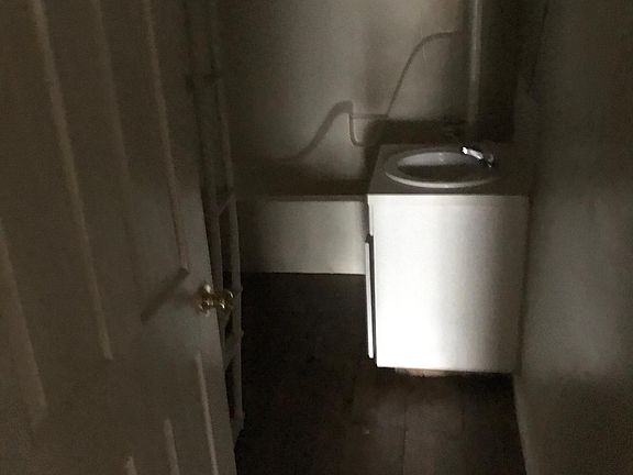 5th image of 805 Crosley St