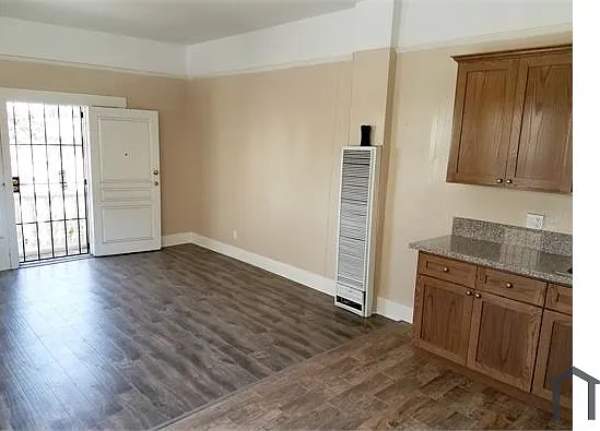 2 bed, 800 sqft, $2,400 — Photo 3