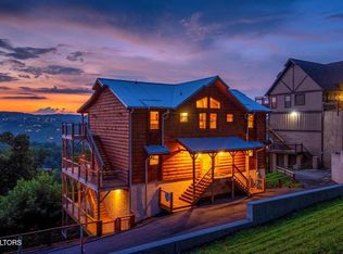 240 Stone Fence Ln, Gatlinburg, TN 37738