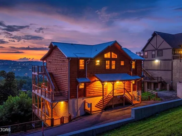 240 Stone Fence Ln, Gatlinburg, TN 37738