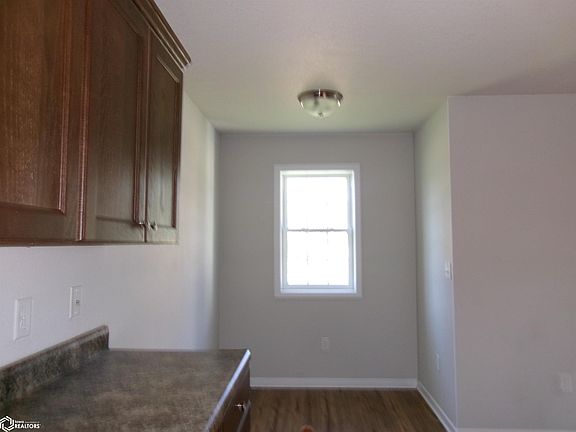 4th image of 505 S Elm St