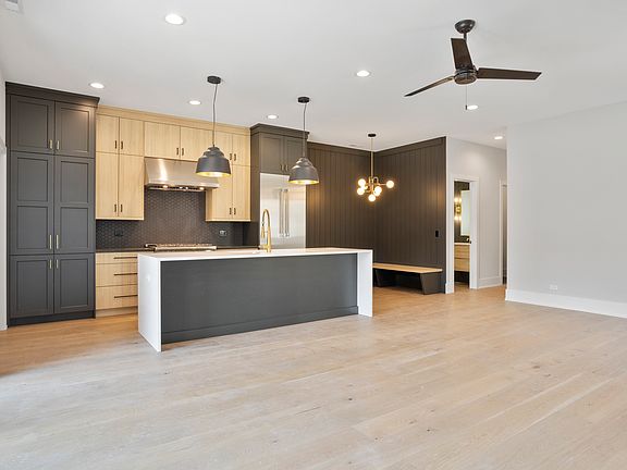 4th image of 3651 N Damen Ave #3