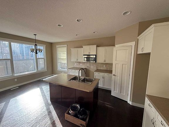 3rd image of 105 N Wolf Willow Cv