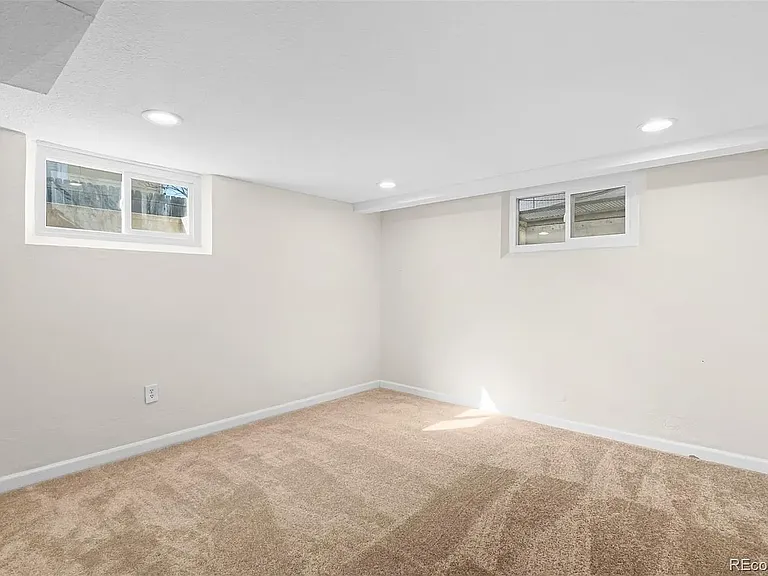 1615 S Elizabeth St — Photo 13