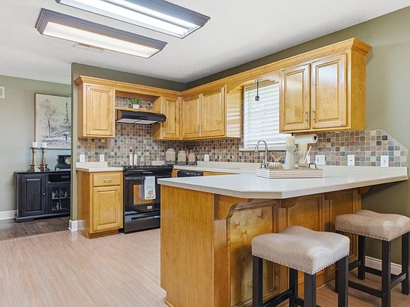 2nd image of 1304 Theriot Rd