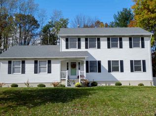 16 Redwood Dr, Glenville, NY 12302