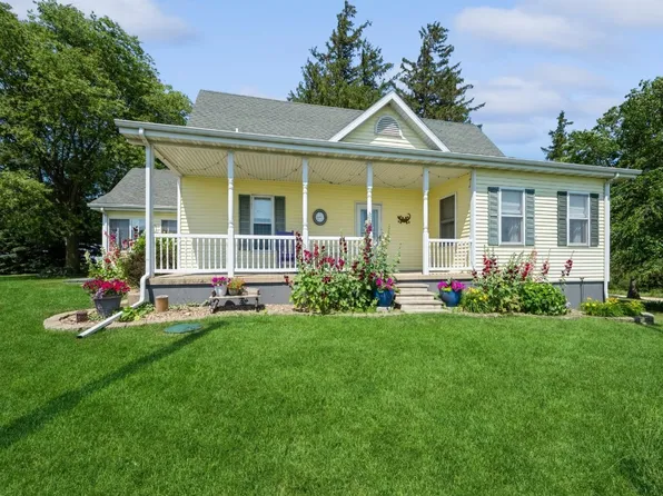 1518 Red Bridge Rd, Central City, IA 52214