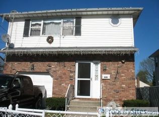 220 Rockaway Ave, Westbury, NY 11590