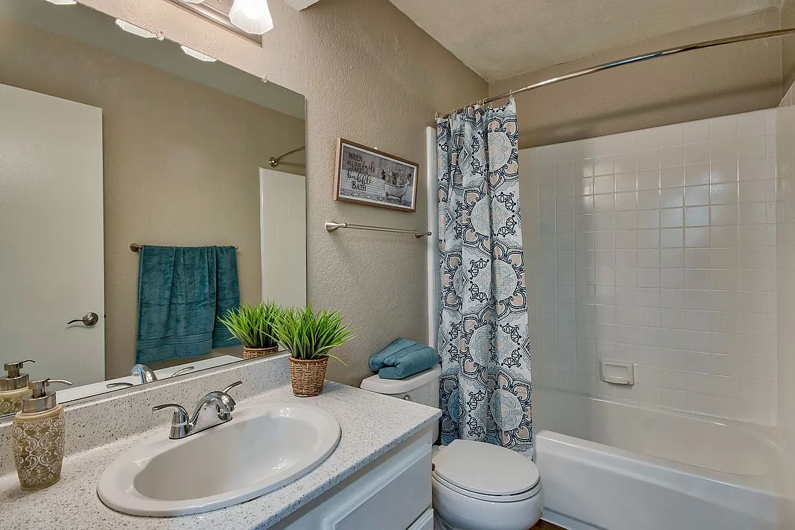 Tustin View — Photo 4