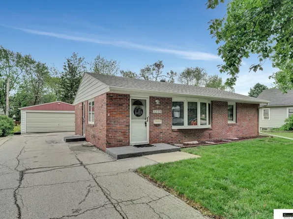 2320 S 37th St, Lincoln, NE 68506