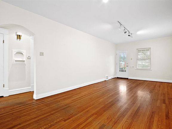 3rd image of 2330 Annalee Ave