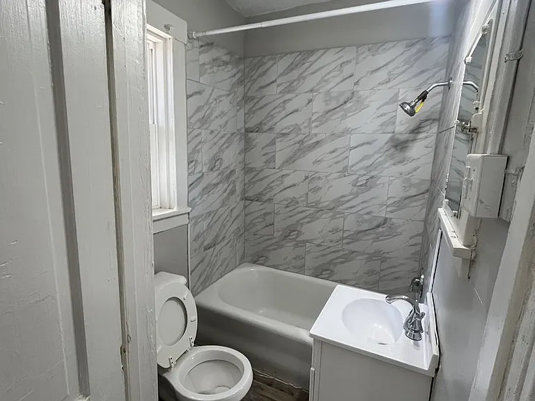 Dundee Park Apartments — Photo 16