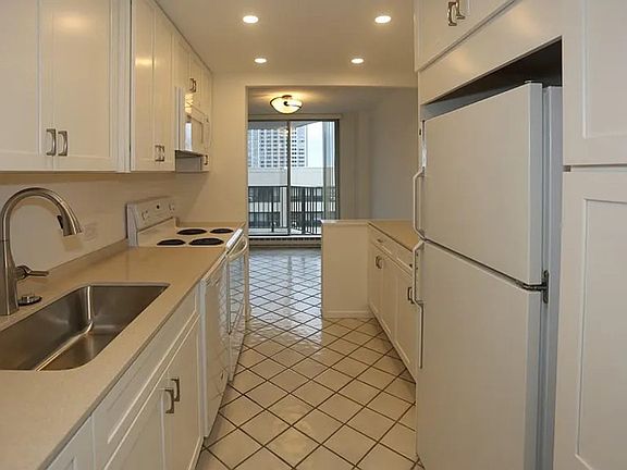 5th image of 4170 N Marine Dr APT 4D
