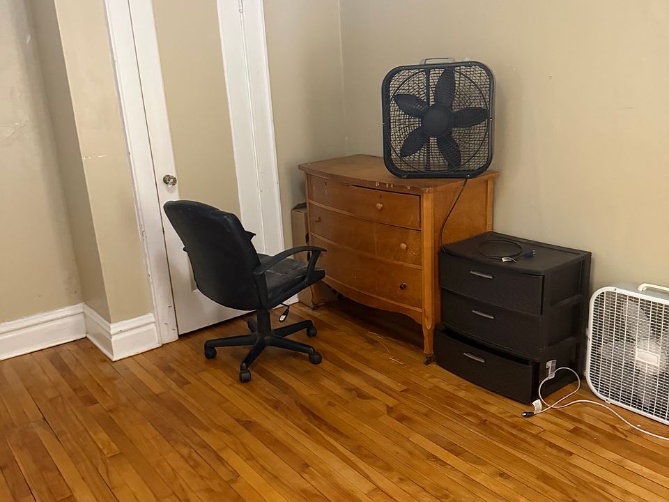 2nd image of 810 Maryland Ave #1
