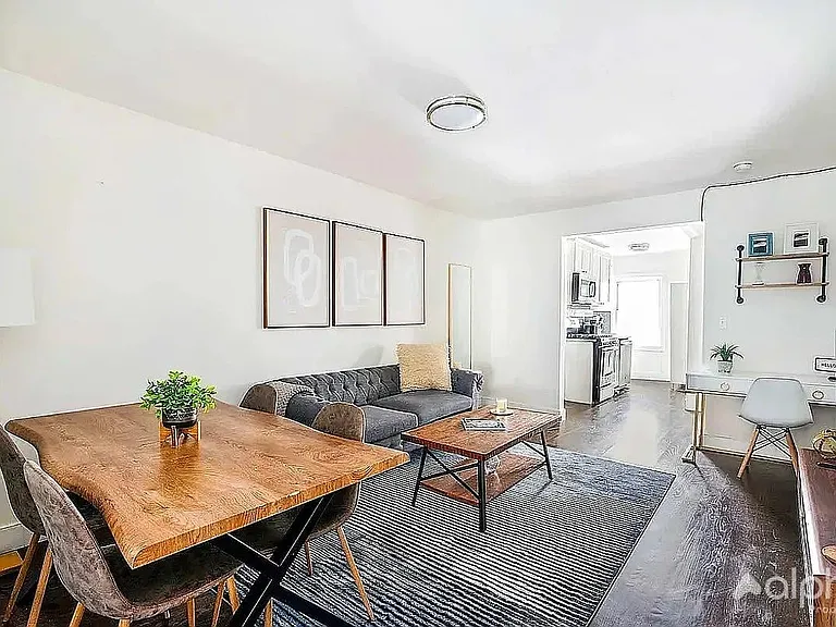 359 W 39th St #1 — Photo 3