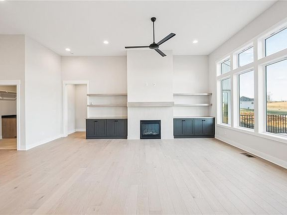3rd image of 2156 Black Walnut Dr