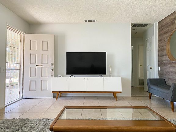 4th image of 77625 California Dr