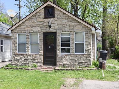 1833 Cass Lake Rd, Keego Harbor, MI, 48320